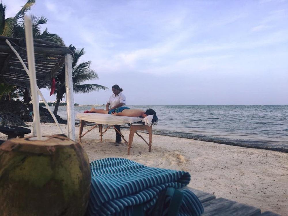 Hotel Arenas Mahahual Bagian luar foto